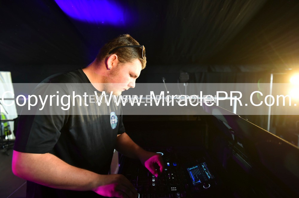 SH4_9954 - Tj the DJ
