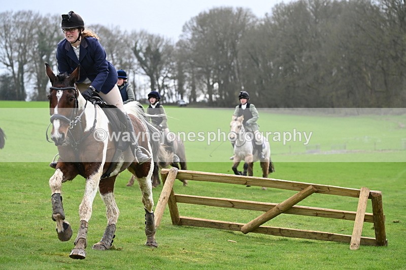 WJ6_9165 - Line Three