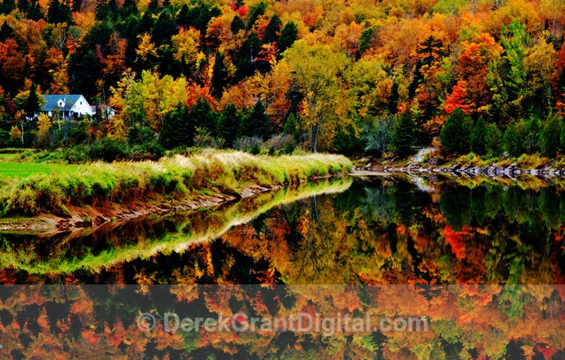 New Brunswick's Hammond River Reflecting Peak Autumn Hues - Autumn Foliage