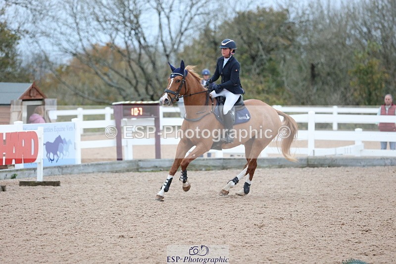 241101A-155735-03142 - FRI Cls 8 National 1.30m