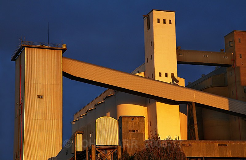 Walleroo Silos1-1203 - ARCHITECTURE, INDUSTRY & TRANSPORT PHOTOS.