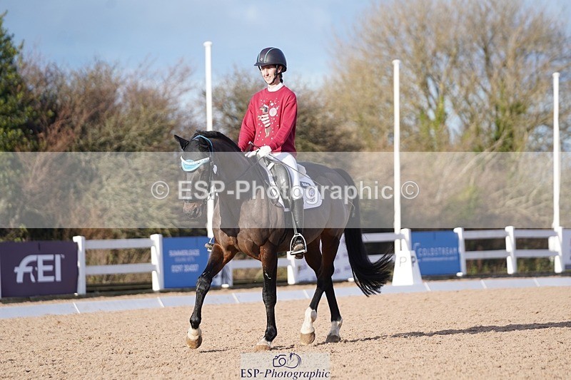 241214-134646-00660 - 132-Alys.Matravers-VORVASHILL.VERTIGO