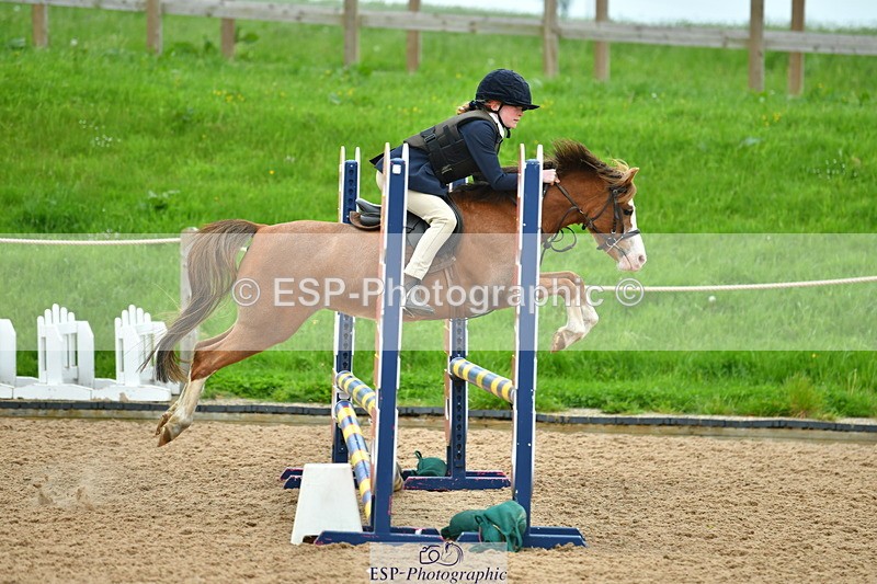 230513A-090514-00016 - Cls 11 Stepping Stones 128+138cm