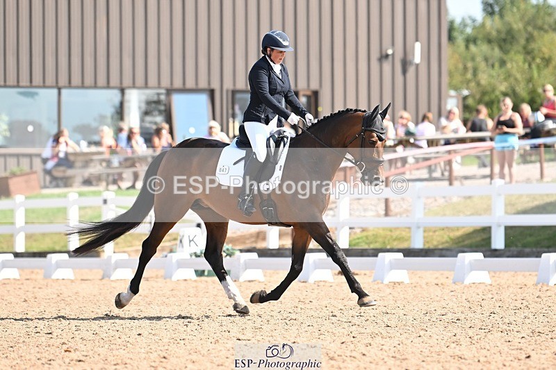 250816-105112-03472 - 047-Hannah.RogersWoodendfarm.Viva