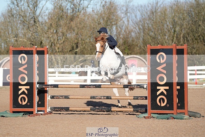 251130-104725-00985 - Cls 4 Pony Brit Nov & 80cm Open
