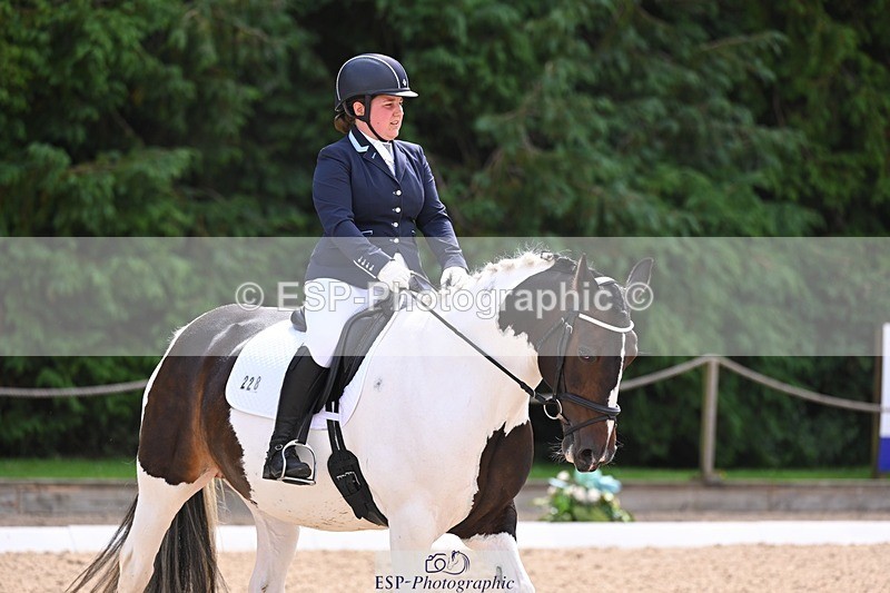 240809-114954-00601 - 228-Lauren.Picknett-Bonnie.V