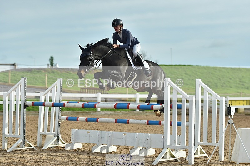 231111A-131216-02071 - Cls 12 Newcomers & 1.10m Open