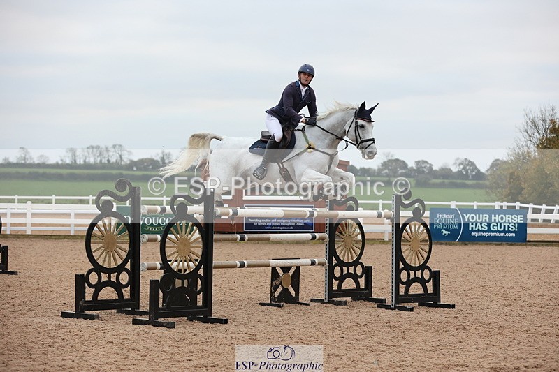 241101A-155934-03164 - FRI Cls 8 National 1.30m