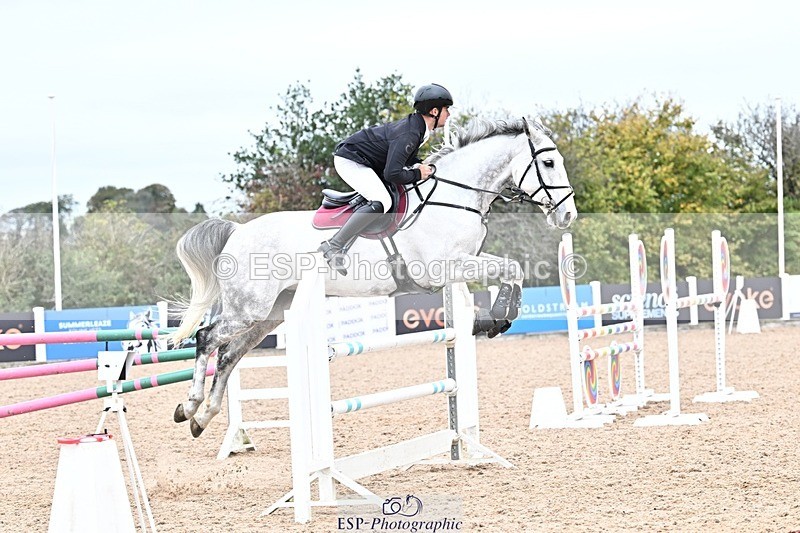 251015-132739-00575 - Cls 4 Newcomers and 1.10m Open