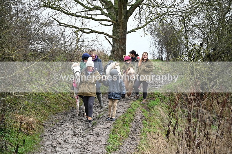 WJ7_9583 - Walk out..