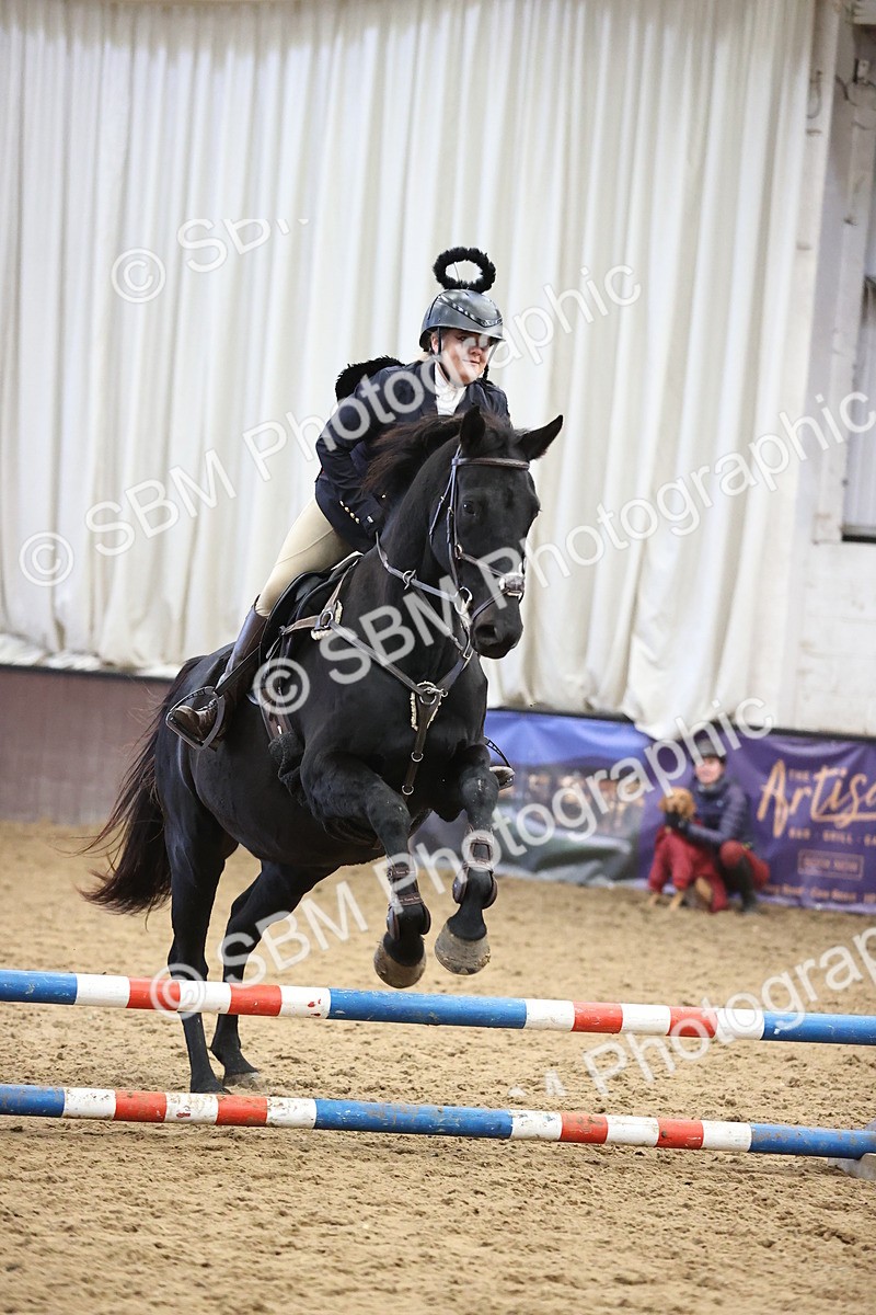 SBM_001463 - Class 3 - Horse & Hound 60cm
