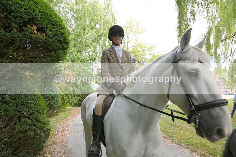 WJ6_4029 - Berks & Bucks - The Old farmhouse - Hound Exercise 20-08-25