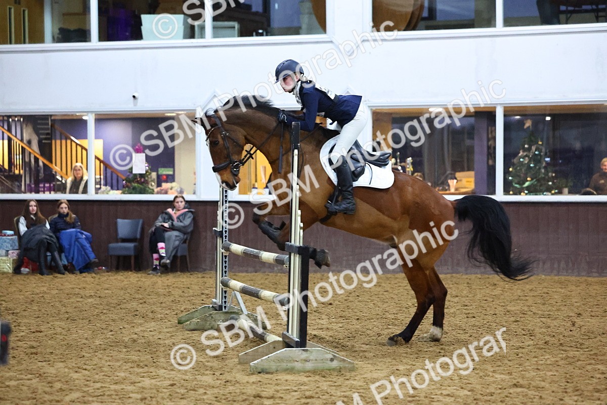 SBM_002764 - Class 6 - Holly & Ivy Stakes - 90cm