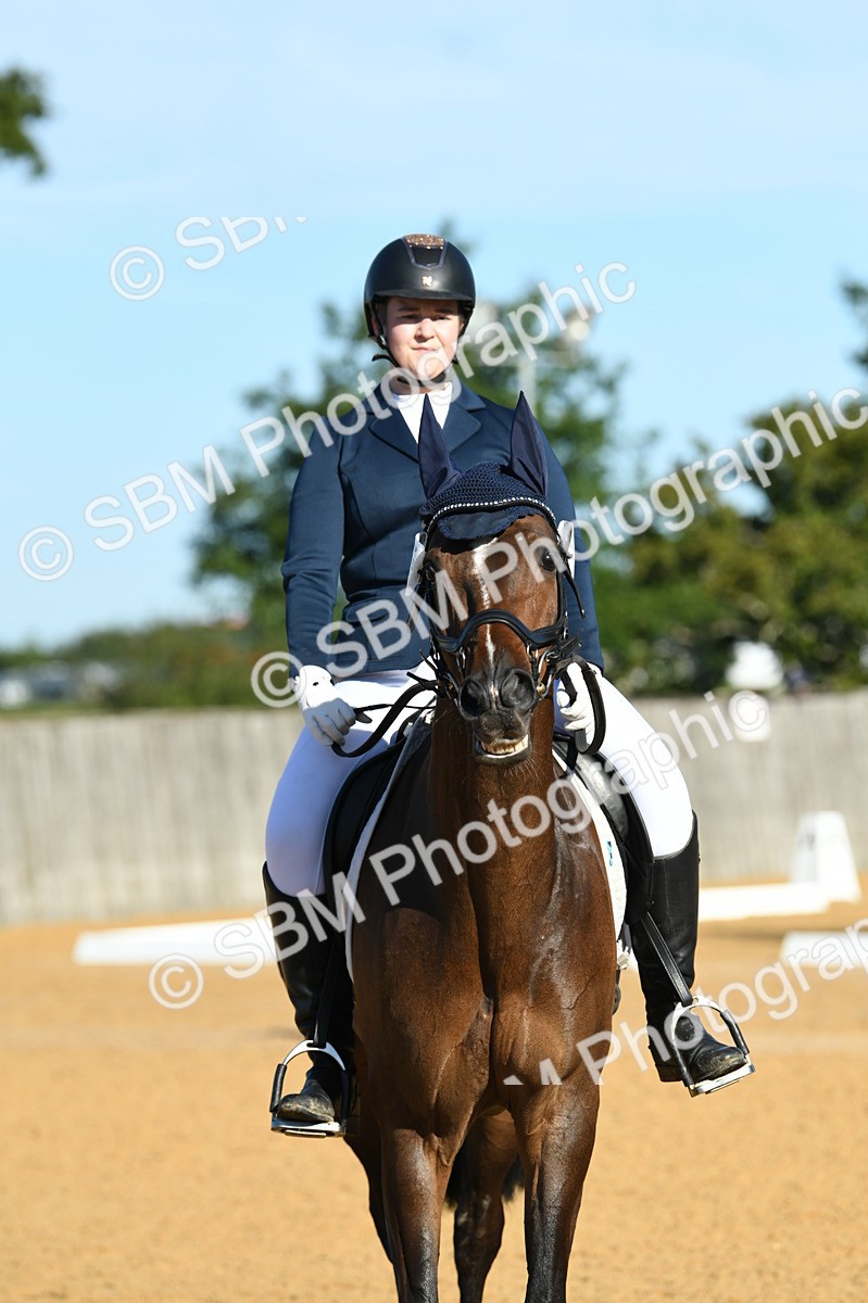 SBM_16156 - D4 - Small Tour Championship - Intro B
