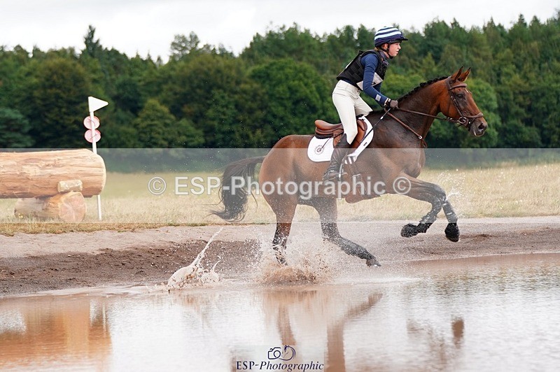 250803A-150006-15726 - P-710-Isla.Kitson-BLUES.CLOUD