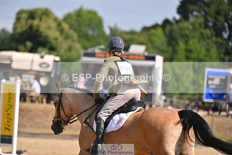 250802A-095402-00293 - A-008-Sophia.Vestey-BURDAL.DUKE