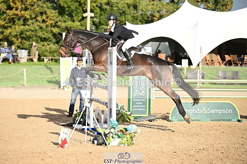 251024A-101212-06352 - B-132-Hannah.R.Jones