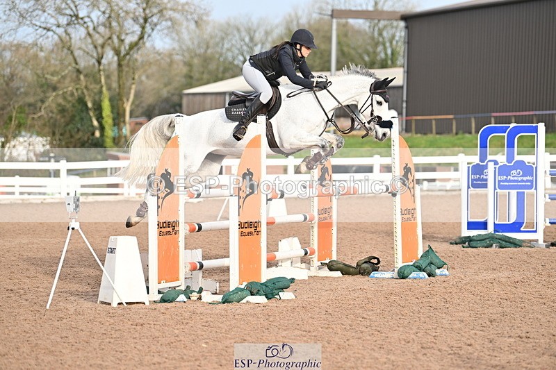 231209A-121932-01747 - Cls 12 Newcomers & 1.10m Open