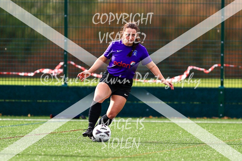 1DX30952 - 2025-10-05 FC Abbey Meads Ladies V Purton  Kingsdown FC Ladies