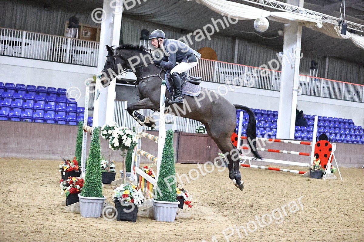 SBM_010127 - Class 25 - Equestrian Senior Foxhunter 1.20m