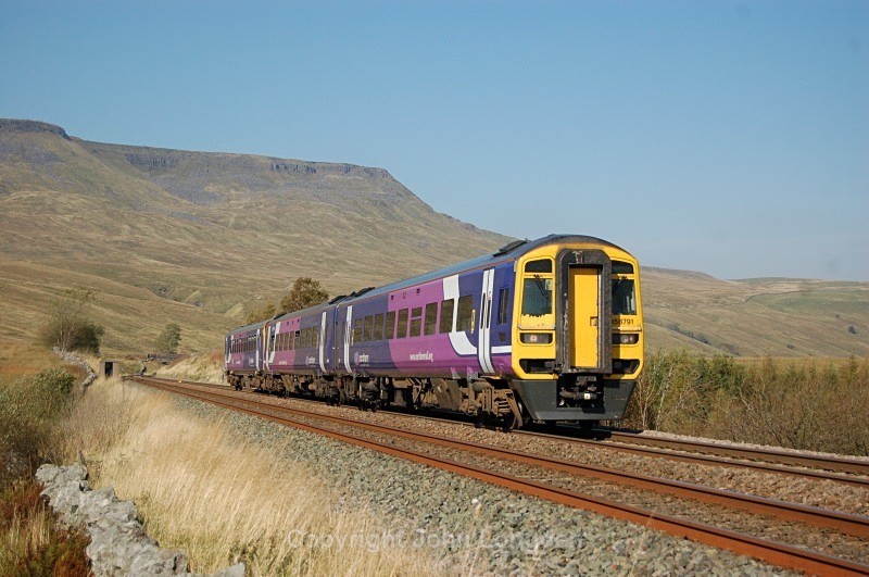 28.9.11 158791 & 153315 11.51 Carlisle - Leeds, Ais Gill MP 260 - Ais Gill - Milepost 260