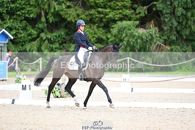 240524-155922-10663 - 540-OPPOSITION_HERALDIK_GIRL-Kirsty_Chabert