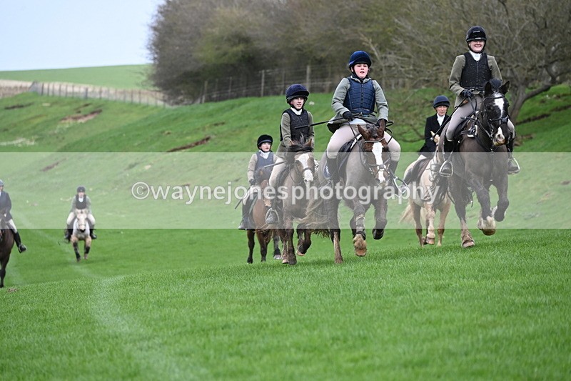 WJ6_9334 - Line Three