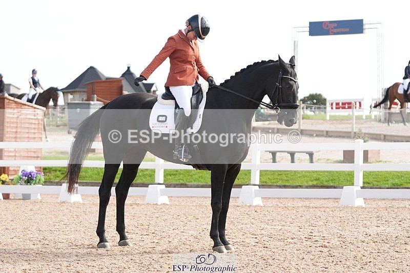 250906-103134-01499 - 004-Charlotte.DickerDevaldi's.Kiss