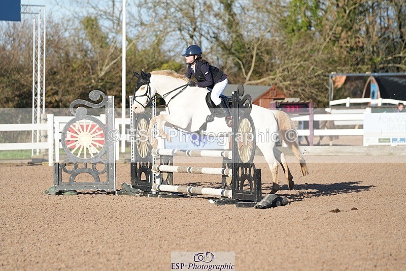 251130-104203-00966 - Cls 4 Pony Brit Nov & 80cm Open