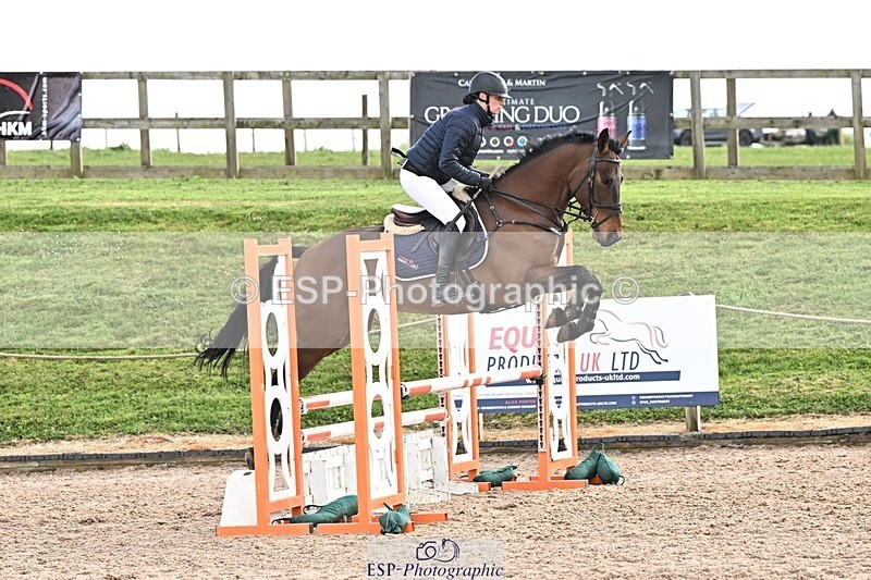 250416-101148-00236 - Cls 1 British Novice and 90cm