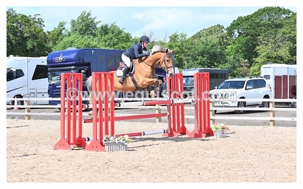 BPP_1066 - CLASS 4 FRI Newcomers/ 1.10m Open