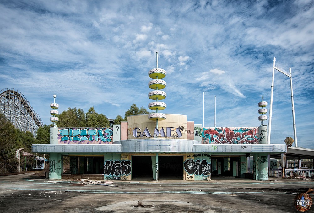 Abandoned Six Flags (New Orleans, LA) | Ponchartrain Beach Arcade - Six Flags New Orleans