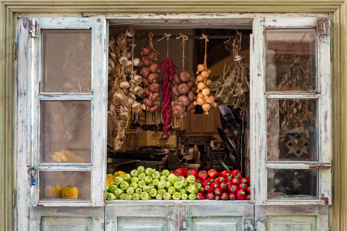 Raki ba Raki window - Crete