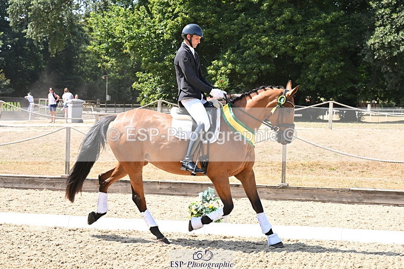 250810A-132646-06644 - Medium SILVER Presentations