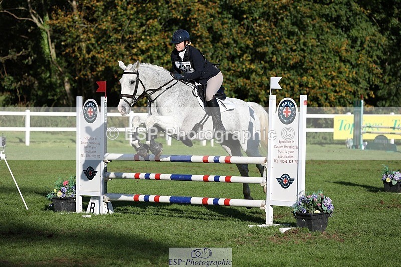 231022-153137-29822 - 437-DONBEG.GREY-Hannah.Underhill-TrotUp+SJ