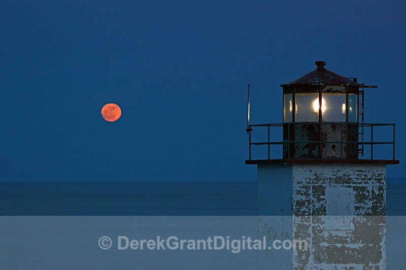 Moonrise @ Quaco Lighthouse - Sunset/Moonrise