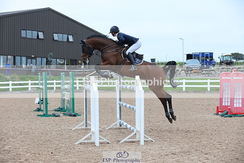 241101A-155446-03123 - FRI Cls 8 National 1.30m