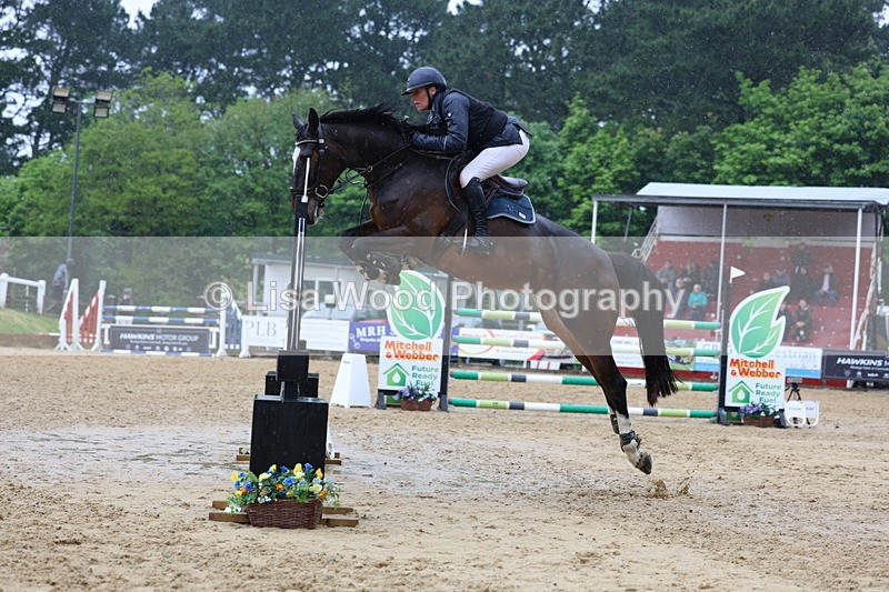 3E7A7543 - Class 9: Senior 1.30m open
