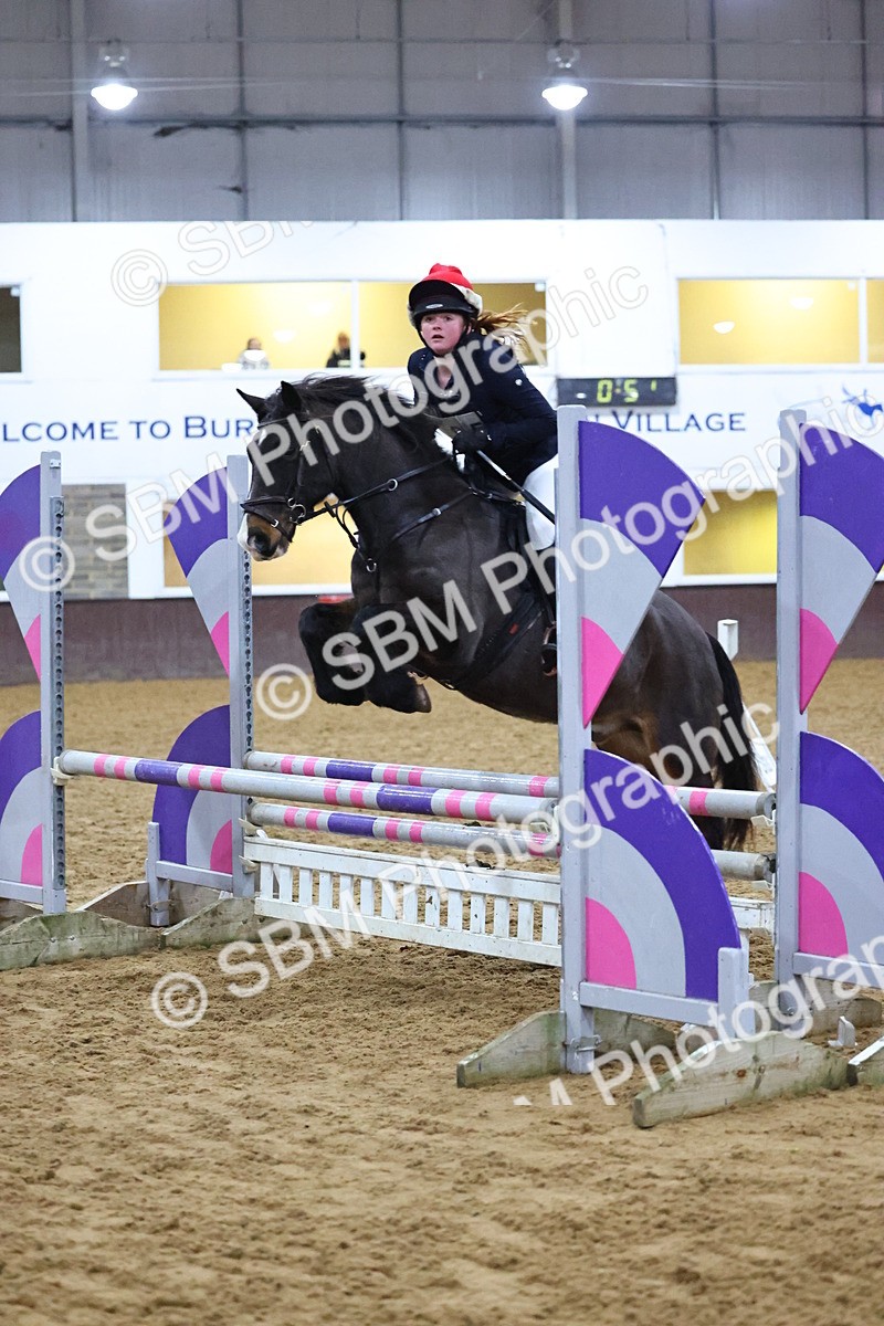 SBM_002637 - Class 6 - Holly & Ivy Stakes - 90cm