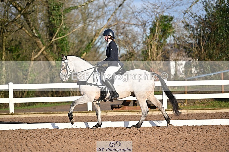 241214-103952-01191 - 146-CHLOE.DUNN-Towerhill.Shamie