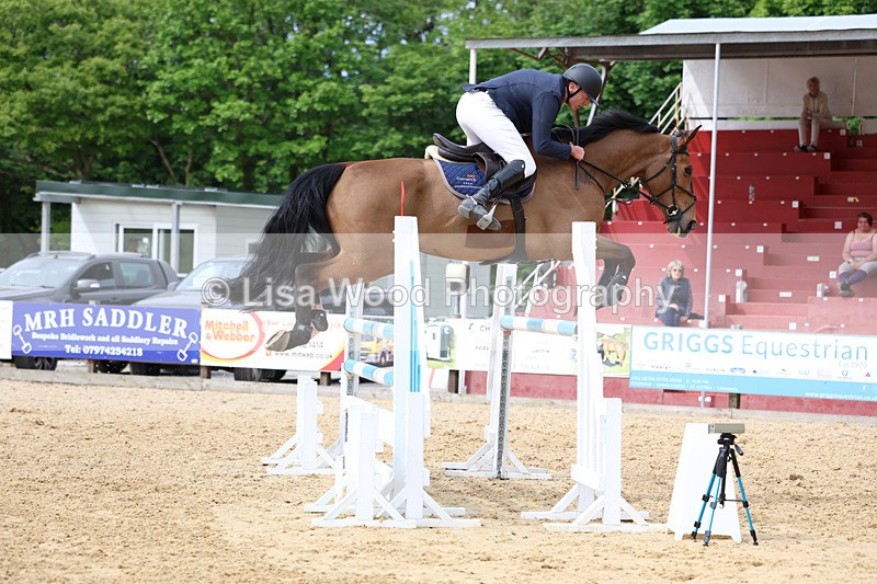 3E7A7666 - Class 8: Senior Foxhunter/1.20 open