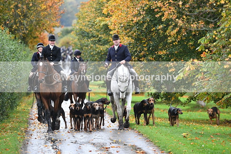 WJ5_6064 - B&B walk back for Hunt Tea !