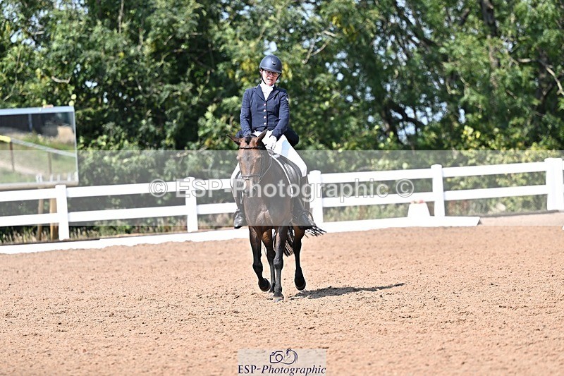 250816-122141-03991 - 090-Sarah.GoddardSaris.Fingers.Crossed