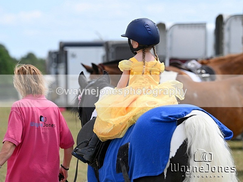 WJ7_0852 - Nancy & Churchill's first Show 22-06-25