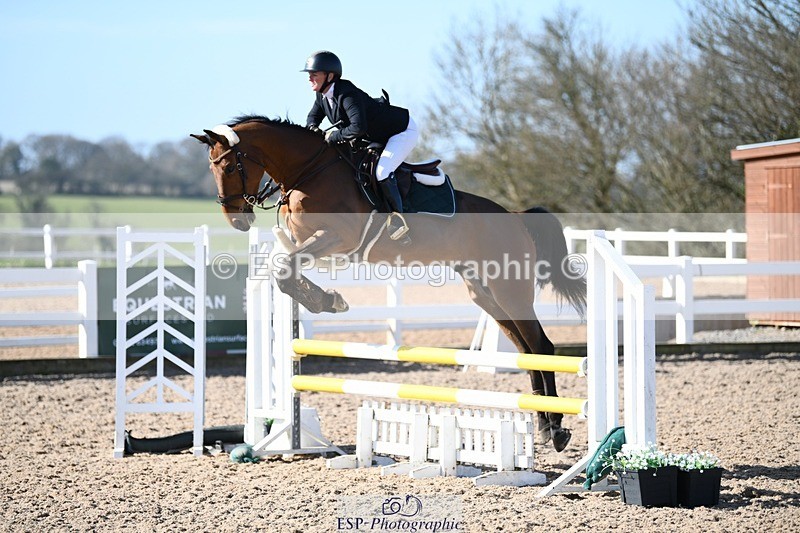 250330-102648-06114 - Cls 32 British Novice and 90cm