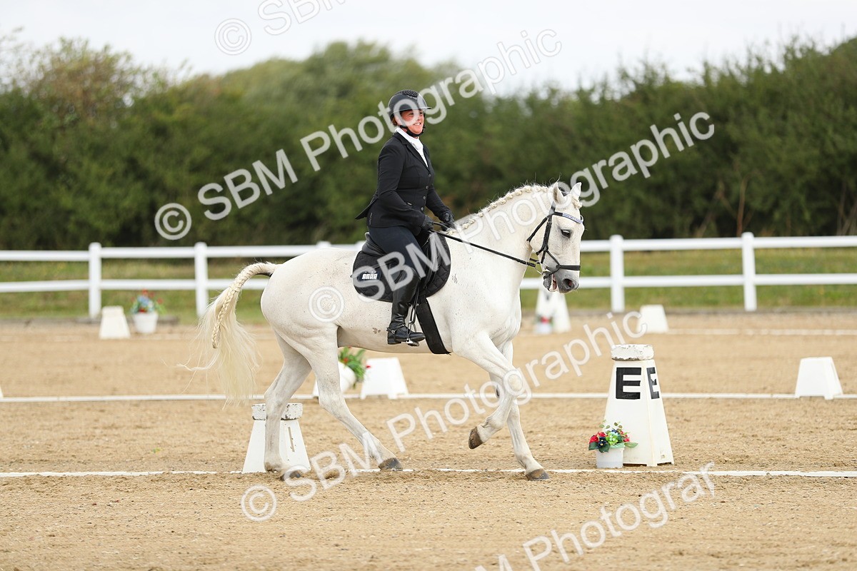 SBM_016323 - Class 13 - Novice 23 - 11.25-12.35