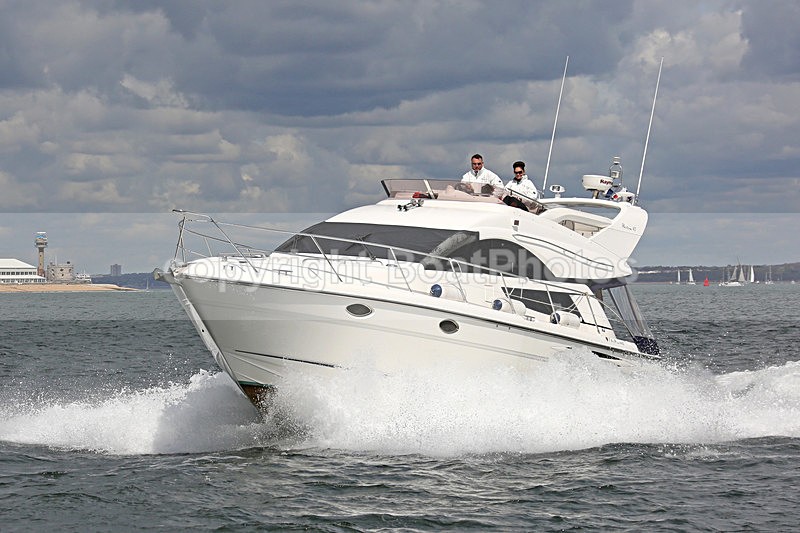 160430 TWILIGHT - FAIRLINE PHANTOM 40 Y92A0692 - Flybridge Cruisers