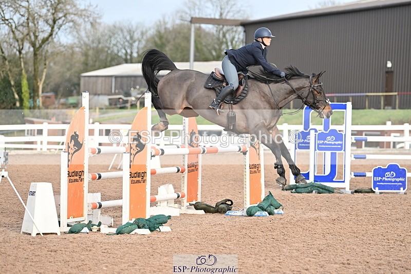 231209A-122634-01774 - Cls 12 Newcomers & 1.10m Open