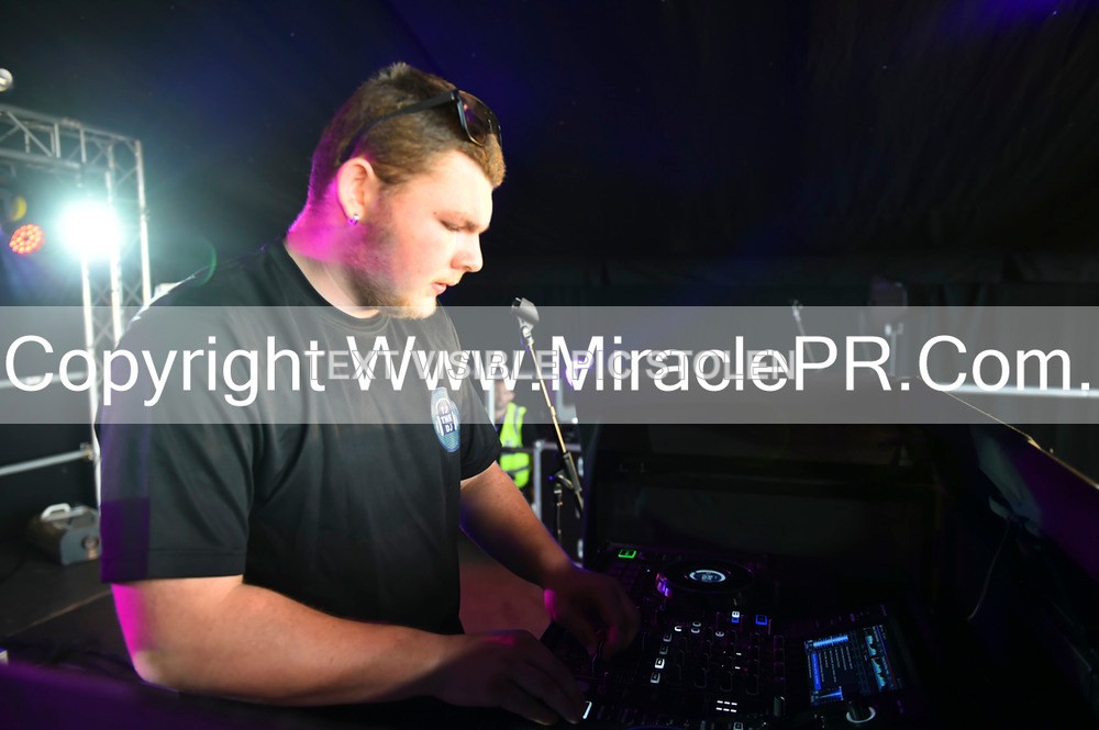 SH4_9966 - Tj the DJ