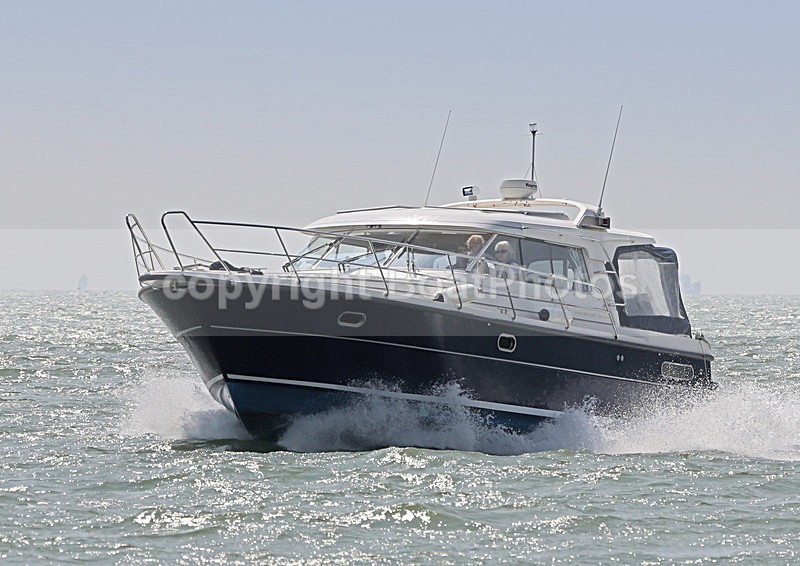 140601 NIMBUS 380 WT7A5037 - Motorboats - Hardtop